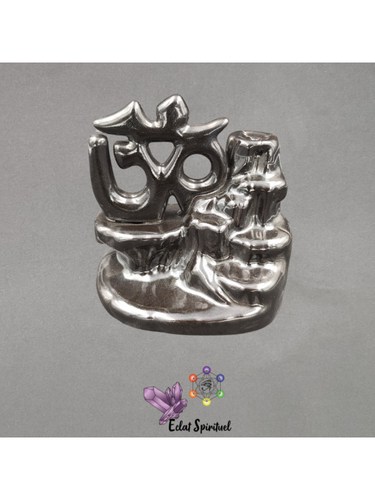 Support backflow Om céramique – 13×8×12 cm – Éclat Spirituel