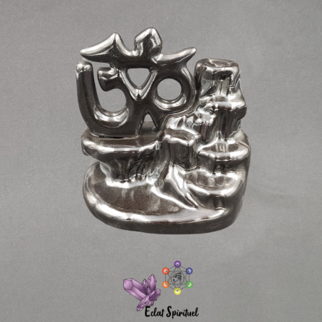 Support backflow Om céramique – 13×8×12 cm – Éclat Spirituel