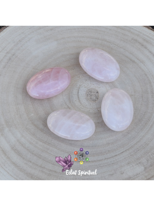 Galet en quartz rose de Madagascar