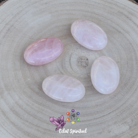 Galet en quartz rose de Madagascar