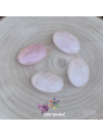Galet en quartz rose de Madagascar