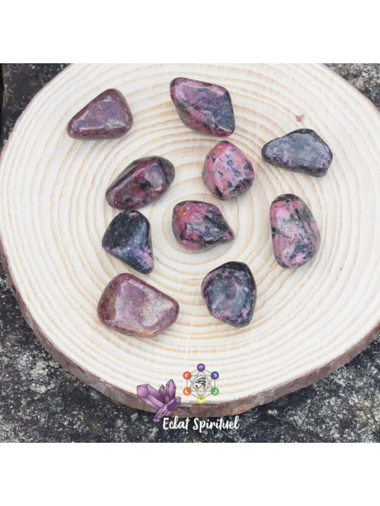 Pierre roulée de rhodonite de Madagascar