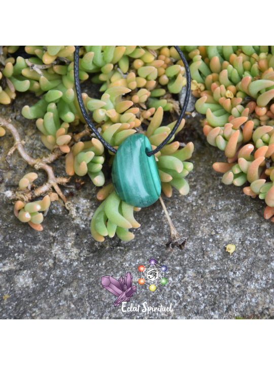 Malachite en pierre percée
