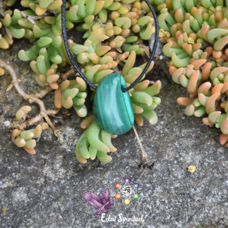 Malachite en pierre percée