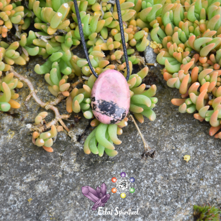Rhodonite en pierre percée
